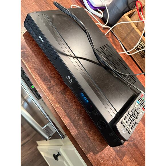 RCA RTB1023 Blu-Ray All-in-One Home Theater Player with Remote - Picture 10 of 10